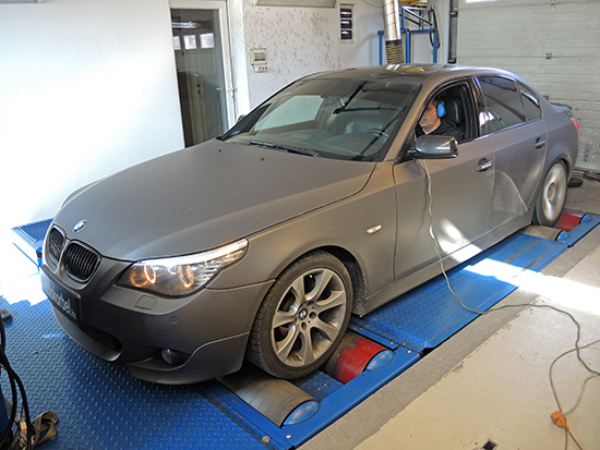 BMW E60 530d 235LE chiptuning teljesítménymérés